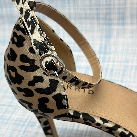 Torrid Women's Leopard Print Heels Bow accent EXTRA WIDE 9WW shoes - Picture 7 of 7
